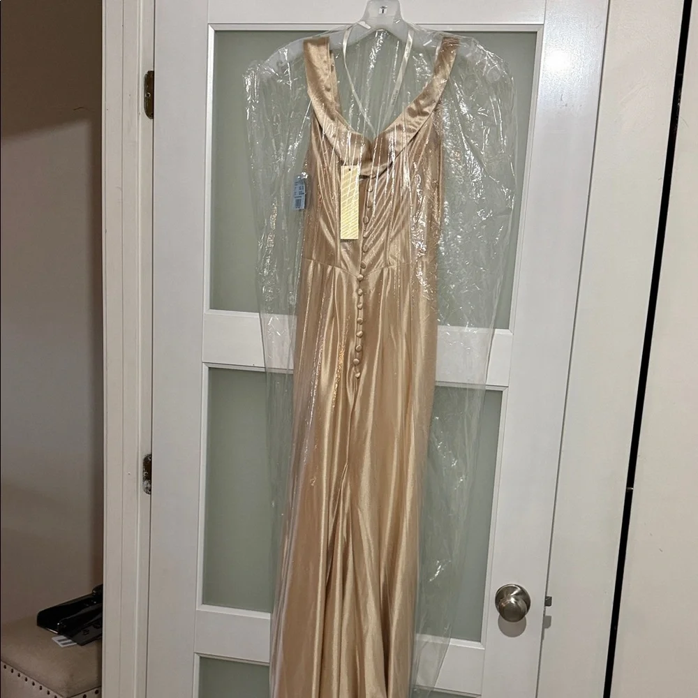 Elegant Strapless Satin Dress in Gold - Picture 4 of 5